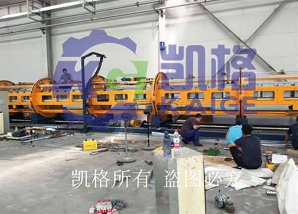 巖棉板復合旋轉設備提升裝置2